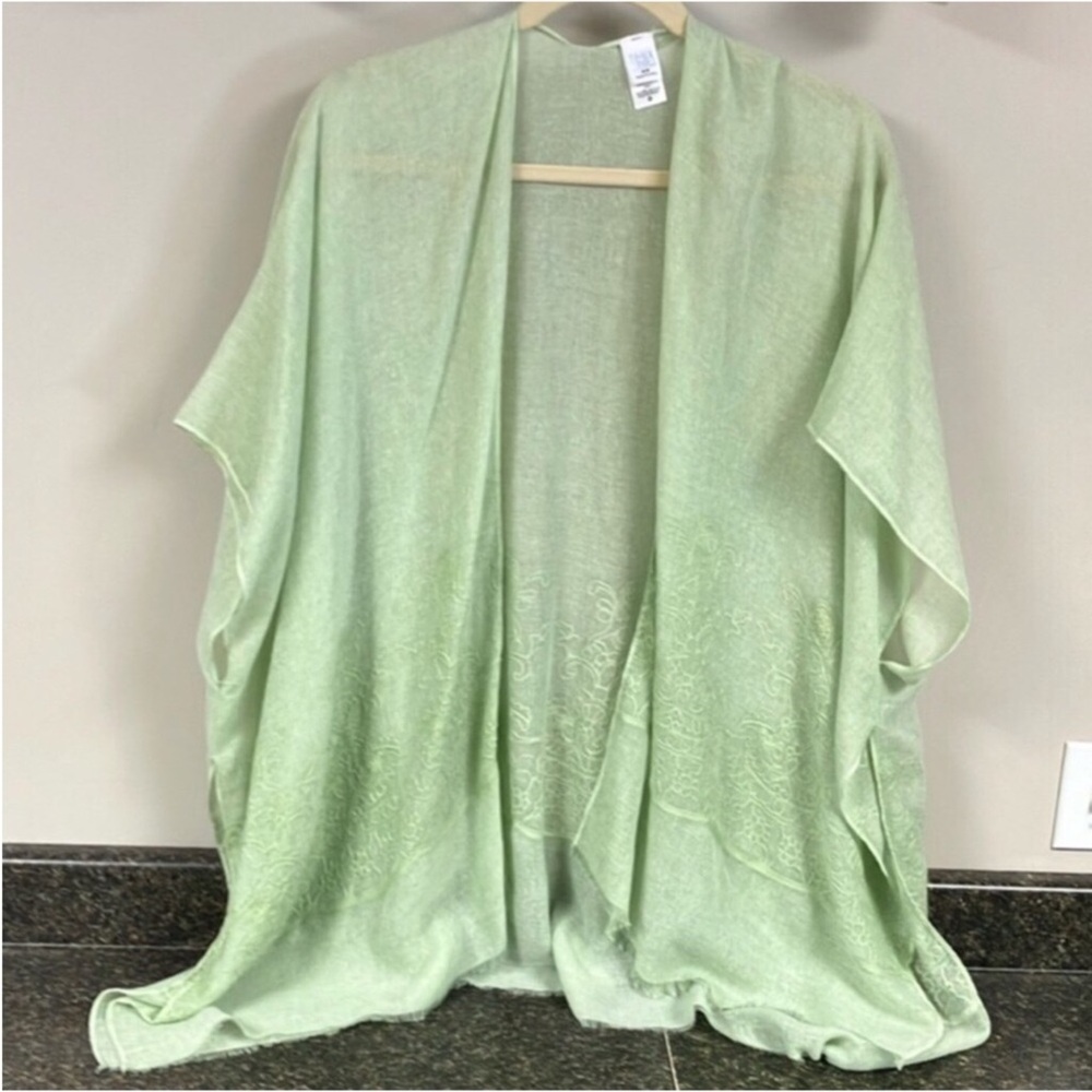 3/$15 ❤️  Time & Tru light green embroidered kimono wrap coverup s/m runs big